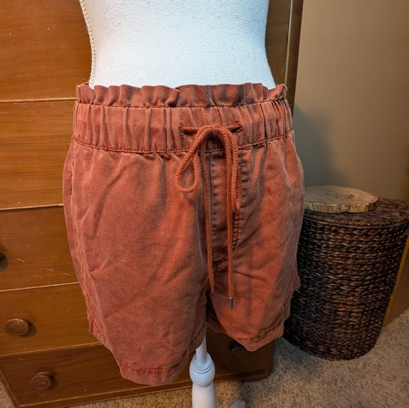 Loft Pull On Paperbag Style Casual Shorts - Picture 6 of 10